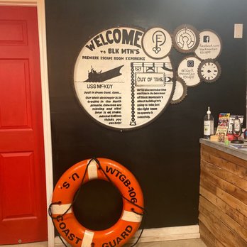 Black Mountain Escape - Front room decor. - Escape Games Near Me - Black Mountain, North Carolina