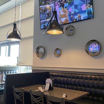 City Streets Restaurant - Sports Bars Near Me - Waltham, Massachusetts