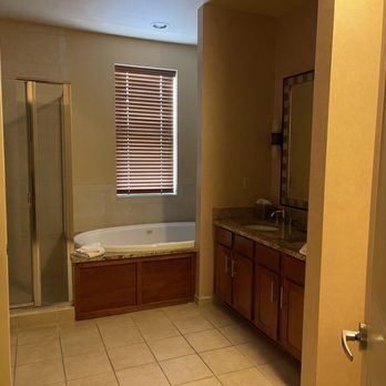 Hilton Promenade at Branson Landing - Bathroom - Hotels Near Me - Branson, Missouri Hilton Promenade at Branson Landing - Bathroom - Hotels Near Me - Branson, Missouri