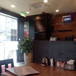 餐廳内部寬敞，裝修簡約潔淨。