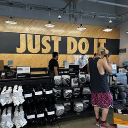 nike outlet the block of orange