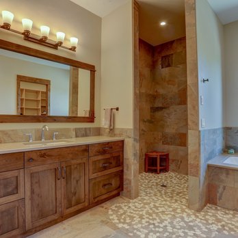 Rogue Brothers Construction - Brasada Ranch Walk-in Shower - General Contractors Near Me - Redmond, Oregon