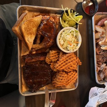 Gettin' Basted - Smoked Chicken, ribs, sweet potato fries, toast, coleslaw - Barbeque Near Me - Branson, Missouri
