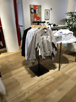 Aritzia by null