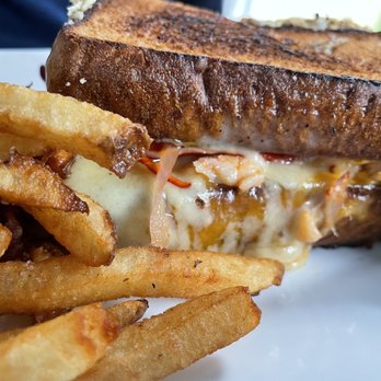 Tauk At Trail's End - Lobster grilled cheese - New American Near Me - Montauk, New York