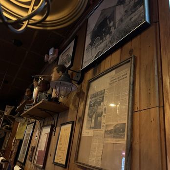 Burt's Place - Pizza Near Me - Morton Grove, Illinois