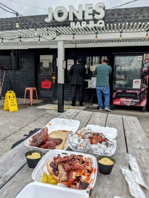 Jones Bar-B-Q by null