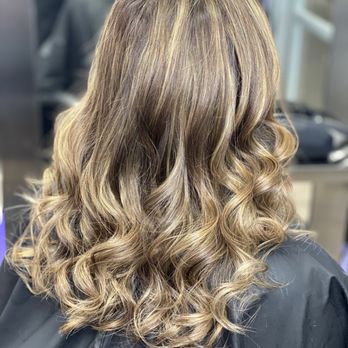 Beauty Lounge 23 - November 2023 first time doing my hair with Sofia  Caramel Baylage - Hair Stylists Near Me - Chula Vista, California