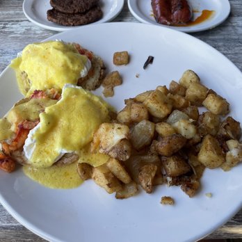 Island Grill - Maine Lobster Benedict so yummy - Seafood Near Me - Islamorada, Florida