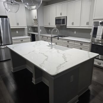 YR Renovation - Calacatta quartz with shaker white cabinets - Cabinetry Near Me YR Renovation - Calacatta quartz with shaker white cabinets - Cabinetry Near Me