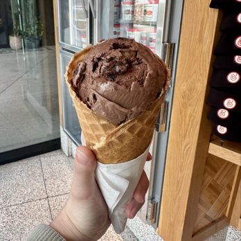 Salt & Straw - Chocolate gooey brownie - Desserts Near Me - San Jose, California Salt & Straw - Chocolate gooey brownie - Desserts Near Me - San Jose, California