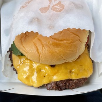 Shake Shack Staten Island Mall - New Springville - Cheeseburger - Burgers Near Me - Staten Island, New York