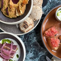 Seven Lugano - Hummus, tuna and bruschetta