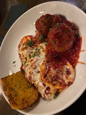 Pesto's Italian Kitchen & Wine Bar by null