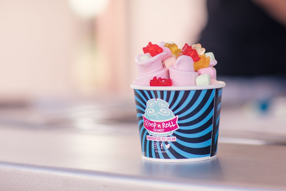 Scoop n Roll Creamery Logo