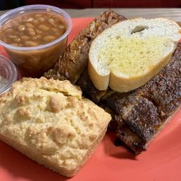 Ribs with beans and cornbread Ribs with beans and cornbread