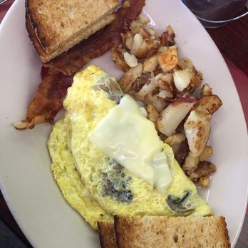 Bullard's American Cafe - Delicious mushroom omelette with a side of perfectly cooked bacon!!! Yummmmmm - Cafes Near Me - Warminster, Pennsylvania