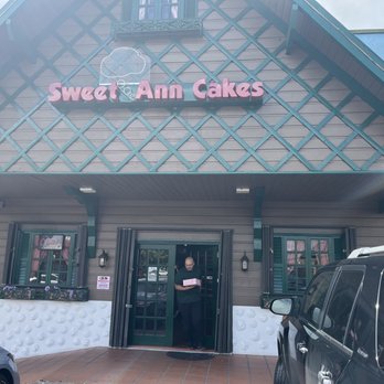 Sweet Ann Cakes - Entrada - Patisserie/Cake Shop Near Me - Caguas, Puerto Rico