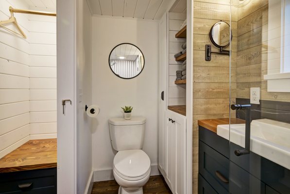 The Roost - Backyard Guesthouse by null