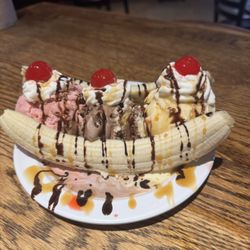 Ranch House Burgers - Banana Split