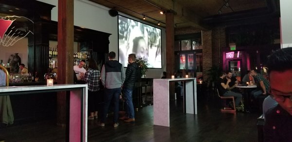 Queer/Bar by null