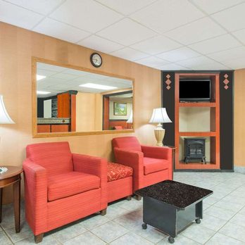 Super 8 by Wyndham Gardner - Lobby - Hotels Near Me - Gardner, Massachusetts Super 8 by Wyndham Gardner - Lobby - Hotels Near Me - Gardner, Massachusetts