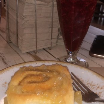 La Rollerie - Cinnamon roll and red juice - Bakeries Near Me - Madrid, M La Rollerie - Cinnamon roll and red juice - Bakeries Near Me - Madrid, M