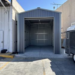 Omar's Garage Doors - 10'X12' Sectional Door.