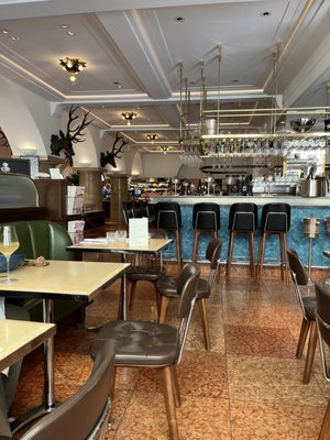 Dallmayr Bar & Grill by null