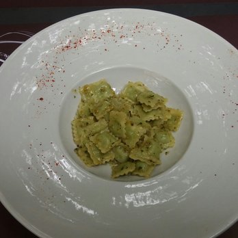 La Cour des Miracles - Entrée : ravioles au pesto - Tapas Bars Near Me - Lyon, 69