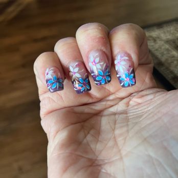 Vista Spa & Nails - This was a design that she did on all my nails and it's beautiful picture doesn't do it justice - Nail Salons Near Me - Sierra Vista, Arizona Vista Spa & Nails - This was a design that she did on all my nails and it's beautiful picture doesn't do it justice - Nail Salons Near Me - Sierra Vista, Arizona