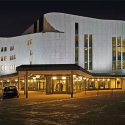 Aalto Musiktheater - Das Aalto-Musiktheater bei Nacht. Haupteingang.