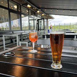 Cafe Gaflen - Terrasse - Essen wird per Funk zum abholen angekündigt.