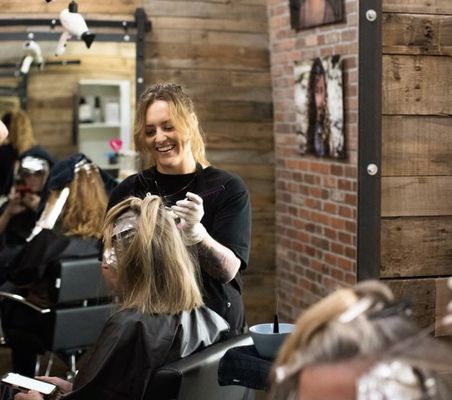 Salon Halcyon by null