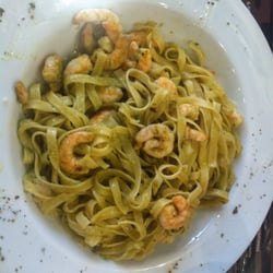 Pátrio - Fettuccine ao pesto com camarão