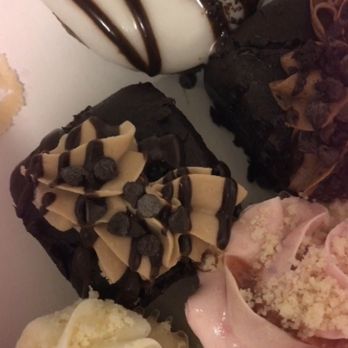 HaleLife Bakery - Sample box - Vegan Near Me - Tampa, Florida