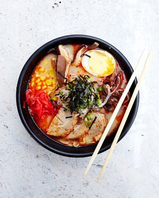 Poke Burri / Lifting Noodles Ramen by null