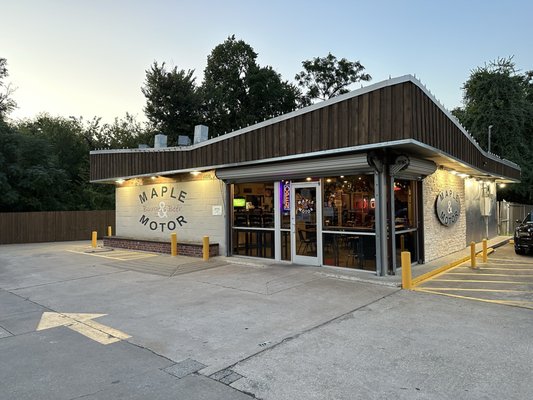 Maple & Motor by null