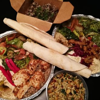 Omnivore - Omnivore chicken (Left), orzo salad (Bottom), Flexivore with beef (Right & Top) and pita - Middle Eastern Near Me - Montreal, Quebec