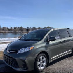 Nathan’s Taxi - At your service
