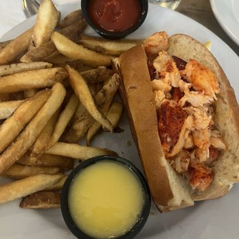 Gas Lamp Grille - Lobster roll - Bars Near Me - Newport, Rhode Island Gas Lamp Grille - Lobster roll - Bars Near Me - Newport, Rhode Island
