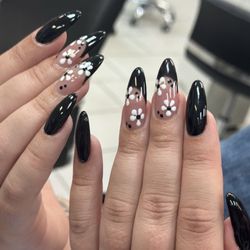 Guitar Nails Bar & Queen Spa