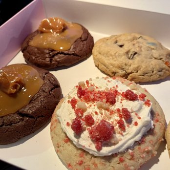 Crumbl - North Haven - 6 pack - Bakeries Near Me - North Haven, Connecticut