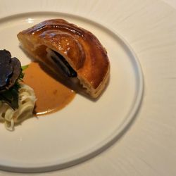 Attablez-vous - Pithiviers de Saint-Jacques, truffe noire Céleri-rave / Pithiviers (pastry) of scallops and black truffle, Celeriac. 2026 01 20. M1. 258.