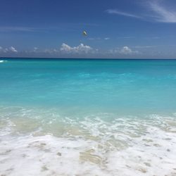 Cruise Planners - Joshua & Stephanie Brand - Beach in Cancún hotel zone.