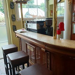 Station Shop du Stade - At the bar, counter service.