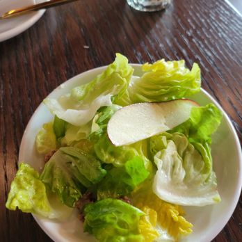 Bella Maci - butter lettuce salad with sliced pear - Italian Near Me - Folsom, California Bella Maci - butter lettuce salad with sliced pear - Italian Near Me - Folsom, California