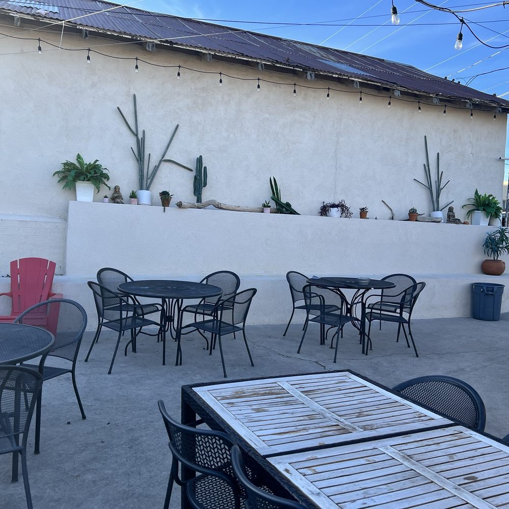 Sirens Cafe & Custom Catering - Outdoor seating in the back! - Cafes Near Me - Kingman, Arizona