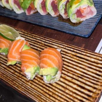 Shiki Sushi - Zen Roll (green) Salmon blue crab - Sushi Bars Near Me - Studio City, California Shiki Sushi - Zen Roll (green) Salmon blue crab - Sushi Bars Near Me - Studio City, California