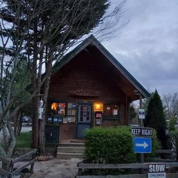 Campfire Lodgings - Welcome center, office, mini store. - Campgrounds Near Me - Asheville, North Carolina